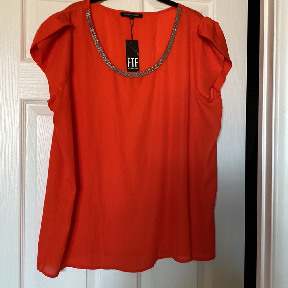 NWT Fashion to Figure short sleeve blouse with chain trimmed neckline. Size 3X.